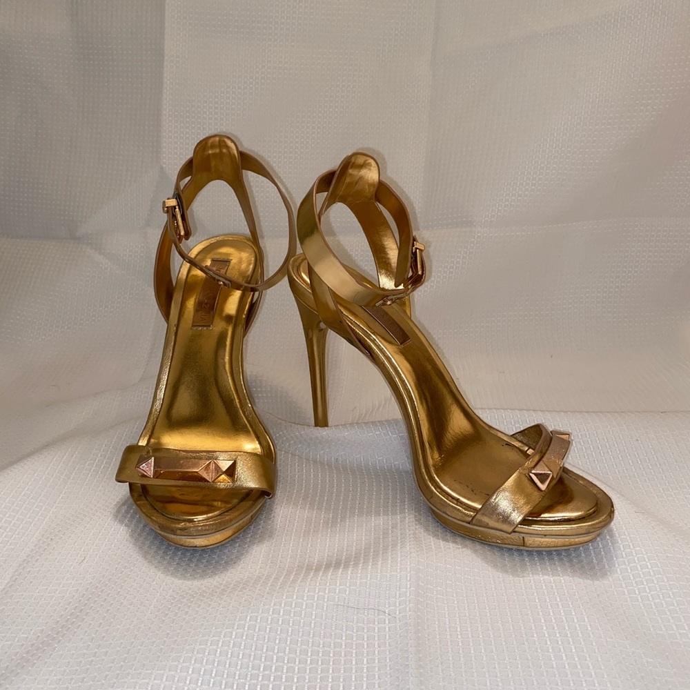 Heels - Picture 2 of 3